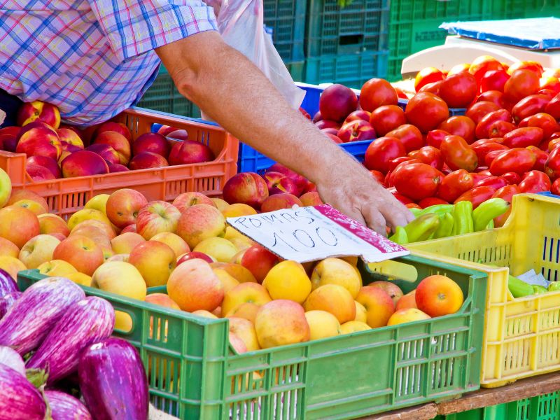 Besuchen Sie den Wochenmarkt in Domusnovas